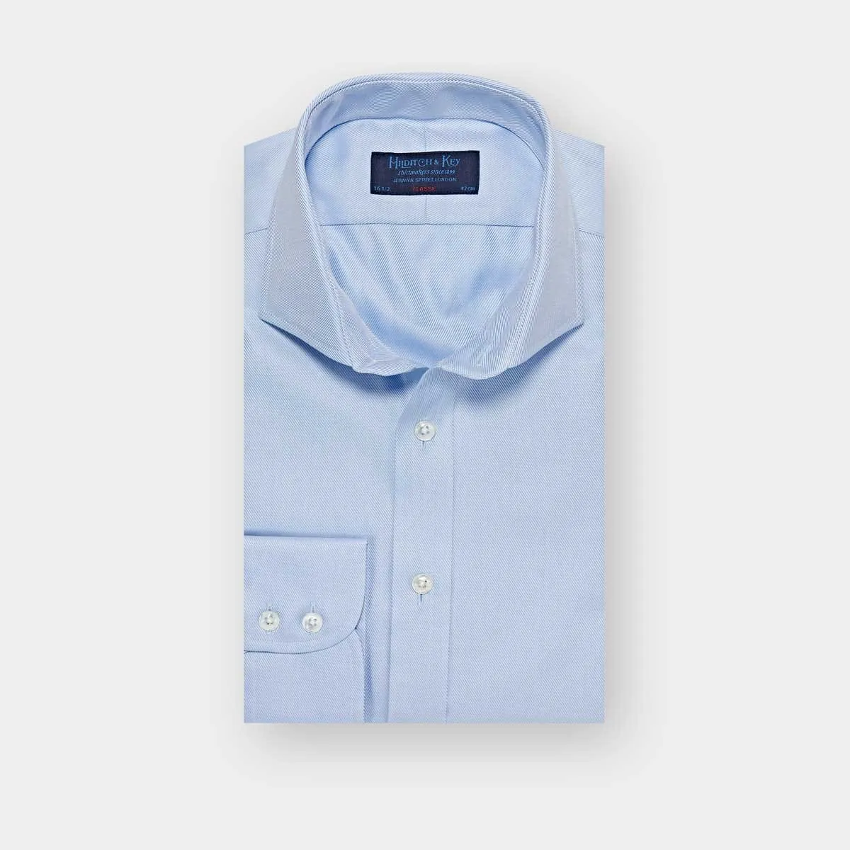 Classic Fit, Cutaway Collar, Two Button Cuff Shirt in Light Blue Twill